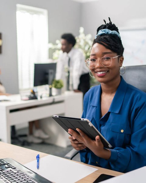 Woman-on-desk-smiling Woman-on-desk-smiling